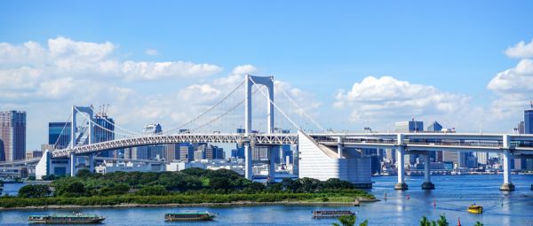 摄图网_501601084_wx_蓝天白云下的日本东京台场彩虹大桥（企业商用）